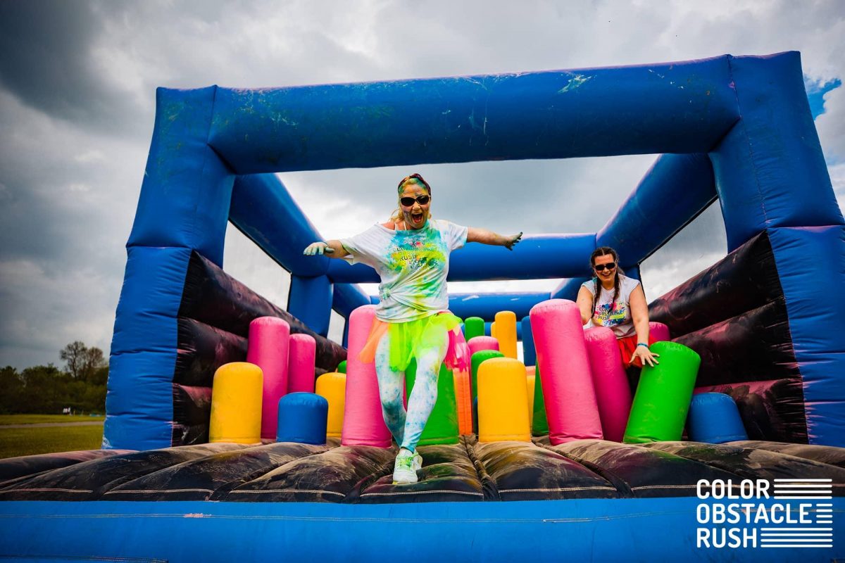 woman-dodging-inflatables-atcolour-obstacle-rush