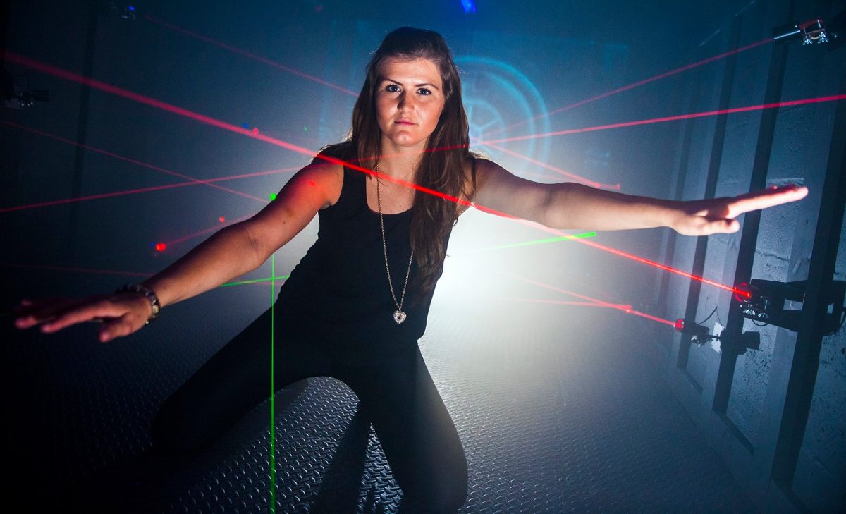 lazer-planet-woman-dodging-lasers