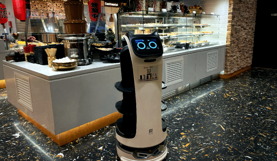 There’s A New All-You-Can-Eat Restaurant In Glasgow Where Food Is Served Via A Robot