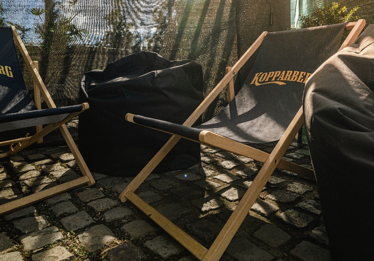 kopparberg-deckchairs-and-black-beanbags-at-cranside-kitchen